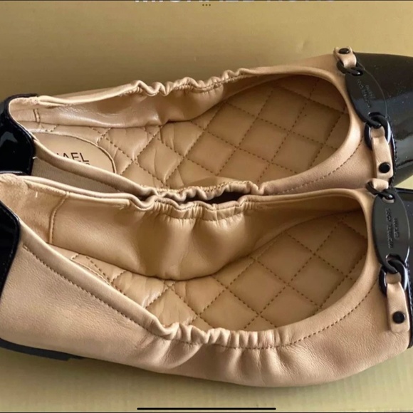 Michael Kors Black & Tan Flats - Picture 4 of 4